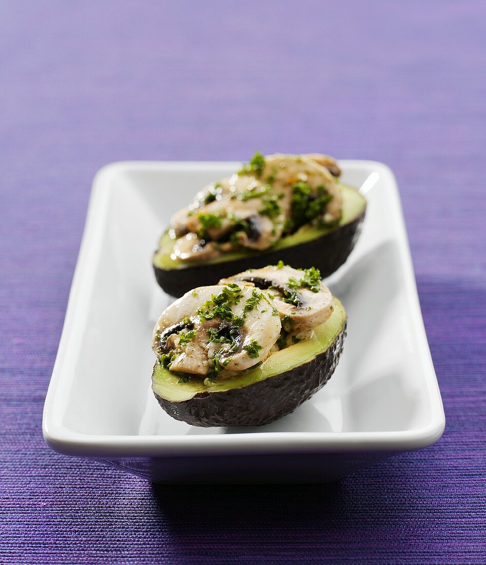 Gefüllte Avocados mit Champignons