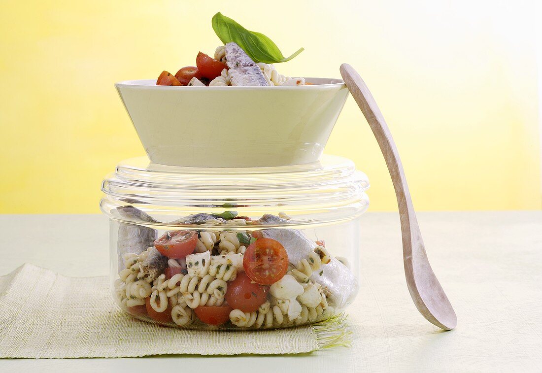 Pasta salad with tomatoes and sardines