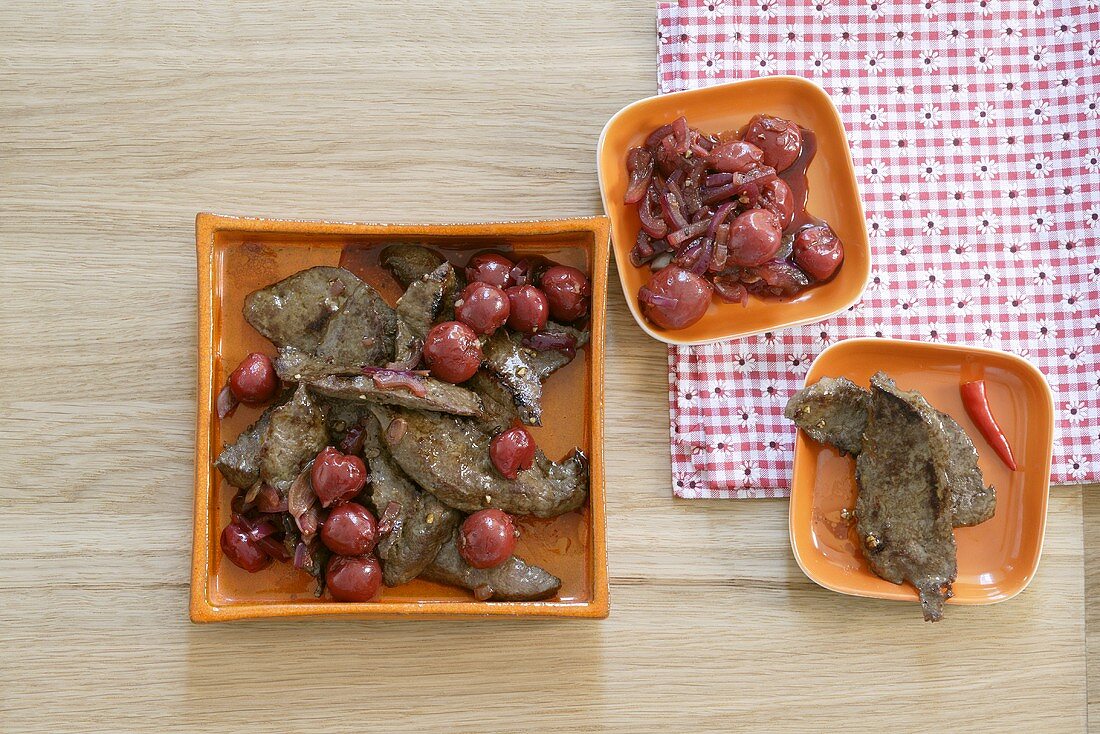 Fried calf's liver with onions and sour cherries