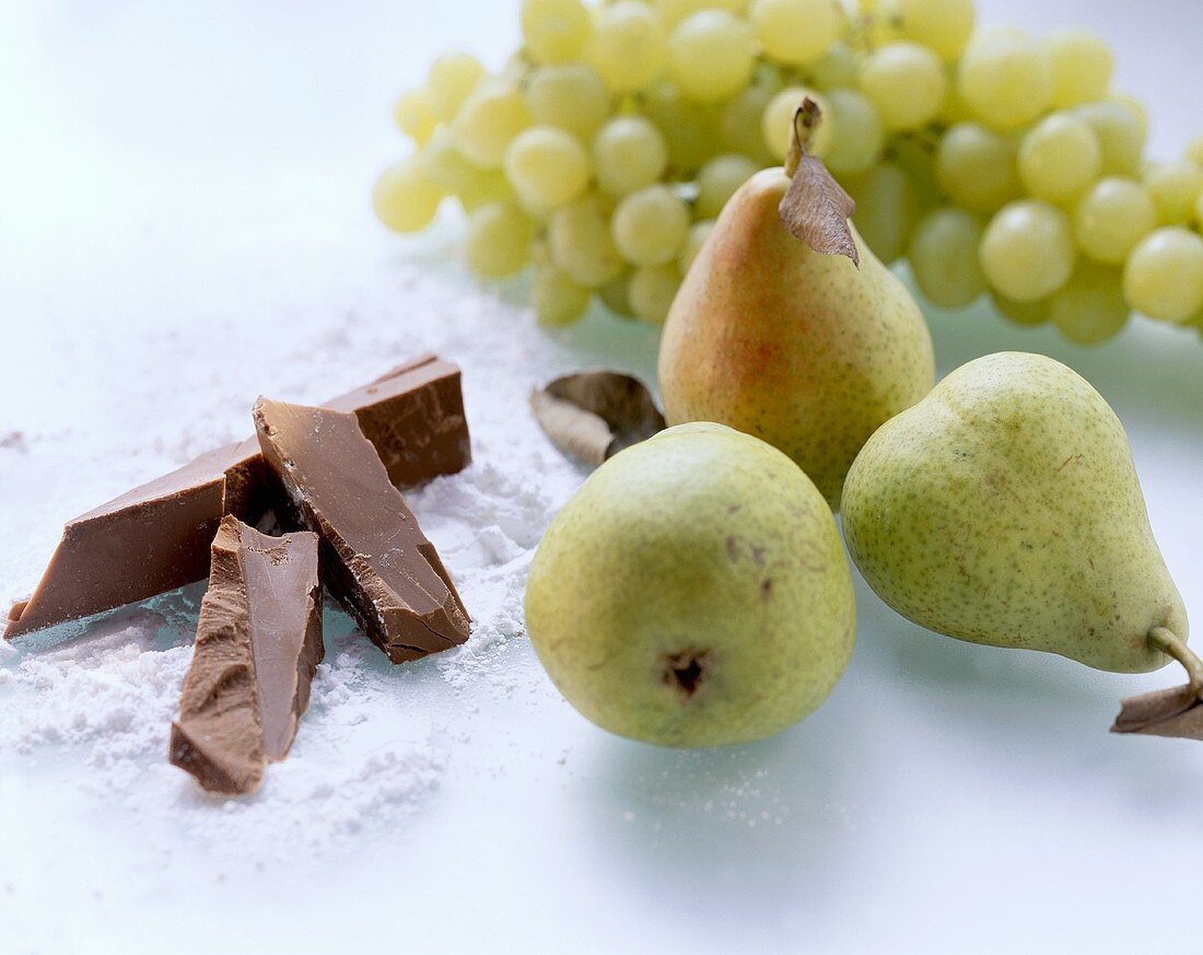 Zutaten für Desserts & Kuchen: Obst, Puderzucker, Schokolade