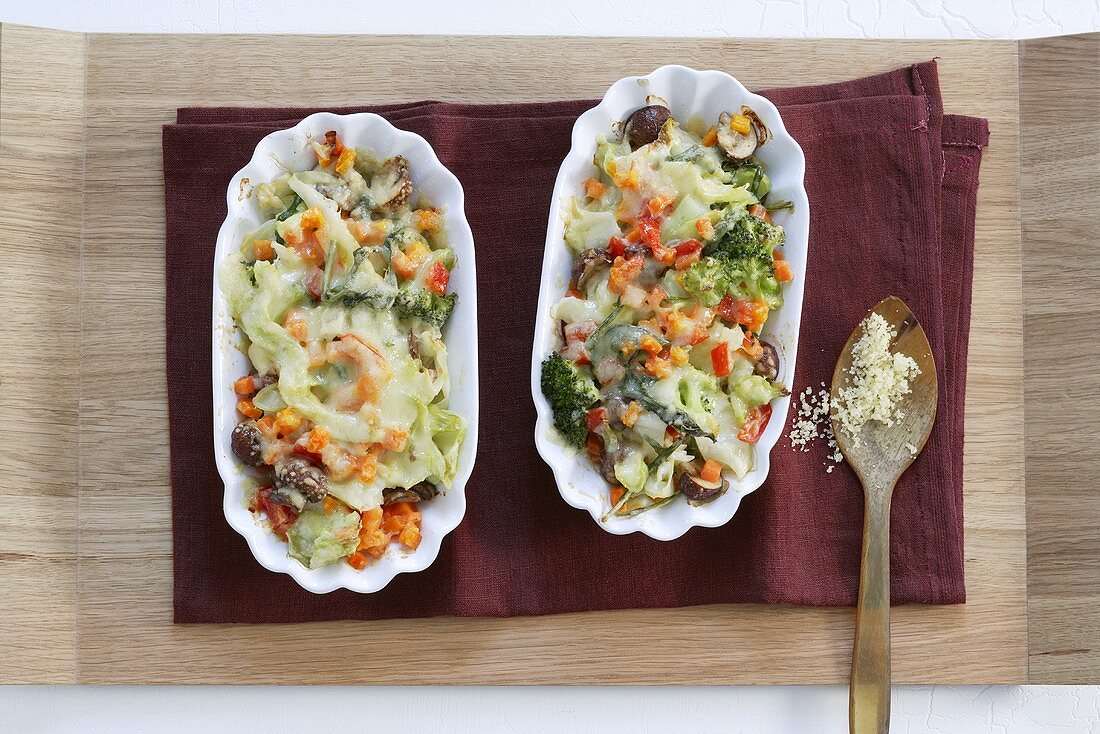 Mixed vegetable gratin in two dishes