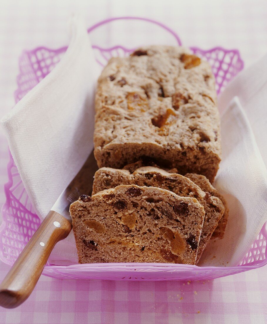 Fruit loaf with rum and dried apricots