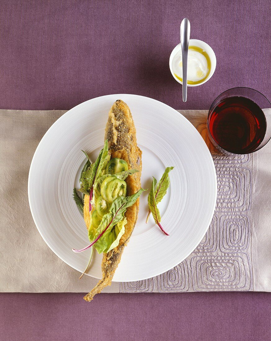 Frittierter Saibling mit grünem Tomatensalat