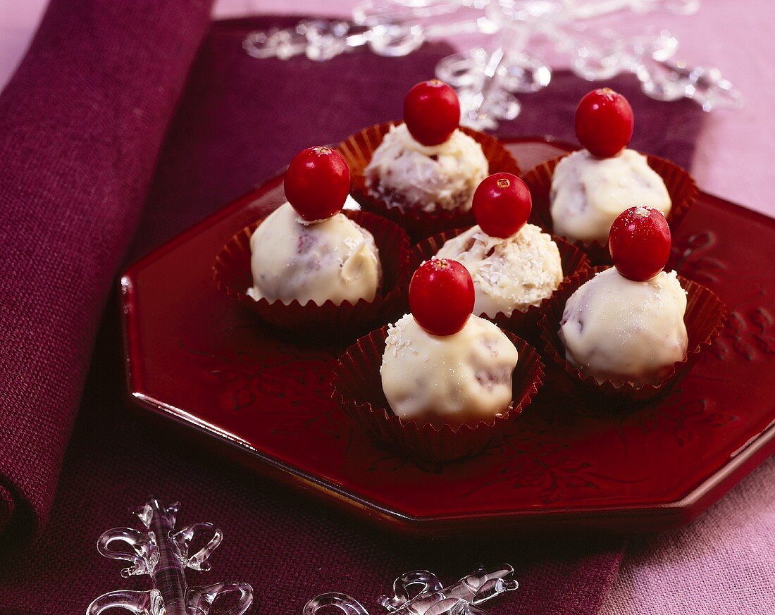 Weihnachtskonfekt: Cranberry-Marzipan-Kugeln