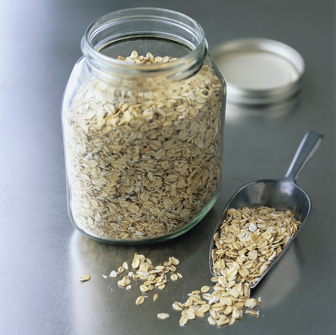 Rolled oats in a screw-top jar and a small scoop