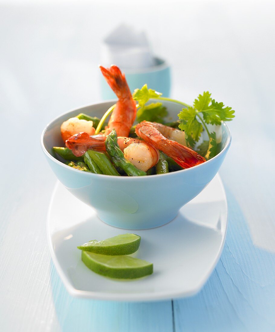 Prawns with green asparagus and oyster sauce (Thai style)