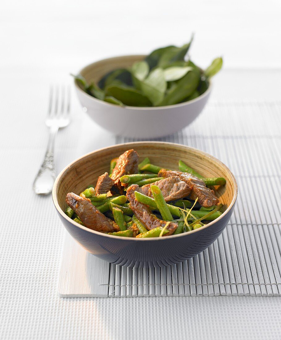 Beef with green beans and lime leaves