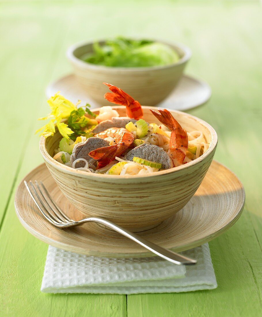 Noodles with pork and prawns (Thailand)