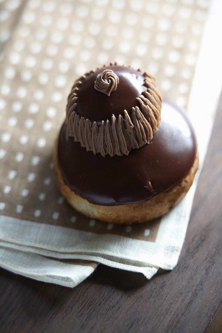 Religieuse au chocolat (Frankreich)