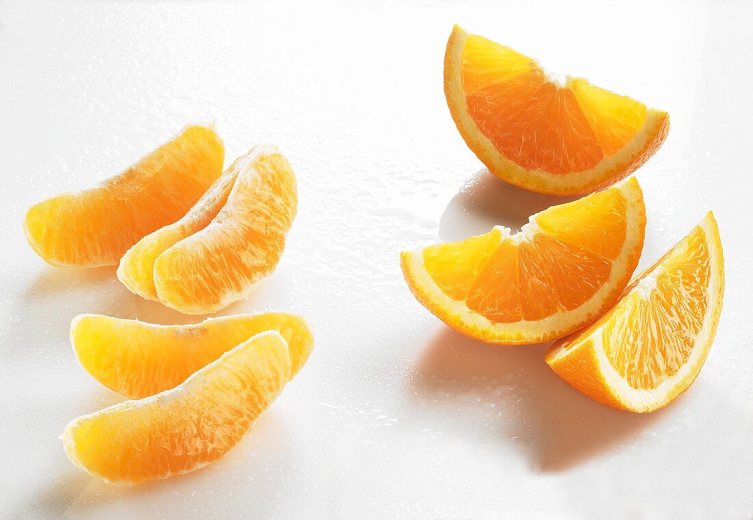 Orangenschnitze und Orangenfilets