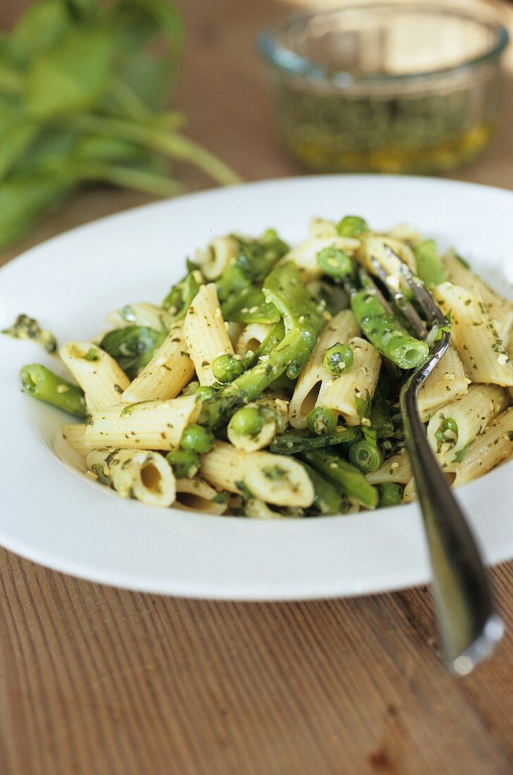 Penne with peas and green beans