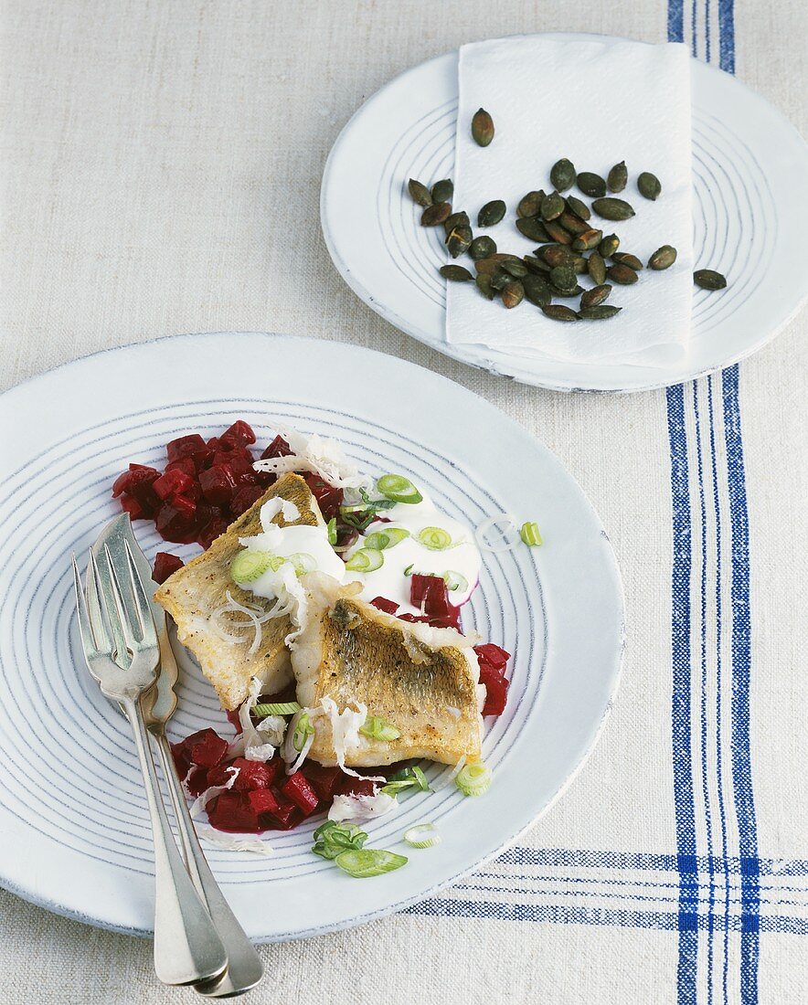 Zanderfilet mit rote Bete und Meerrettich