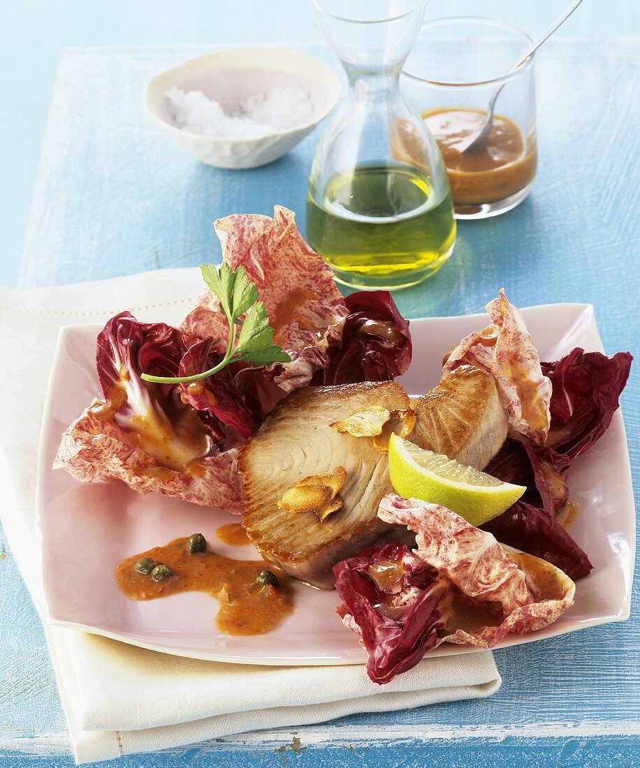 Tuna steak with red and white radicchio salad