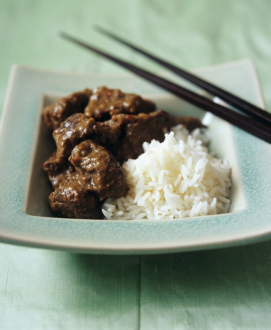 Rinder-Curry mit Reis (Indonesien)