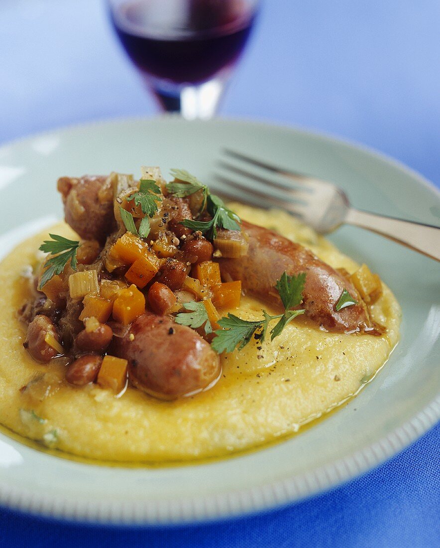 Salsiccia e fagioli con polenta (Sausage and bean stew)