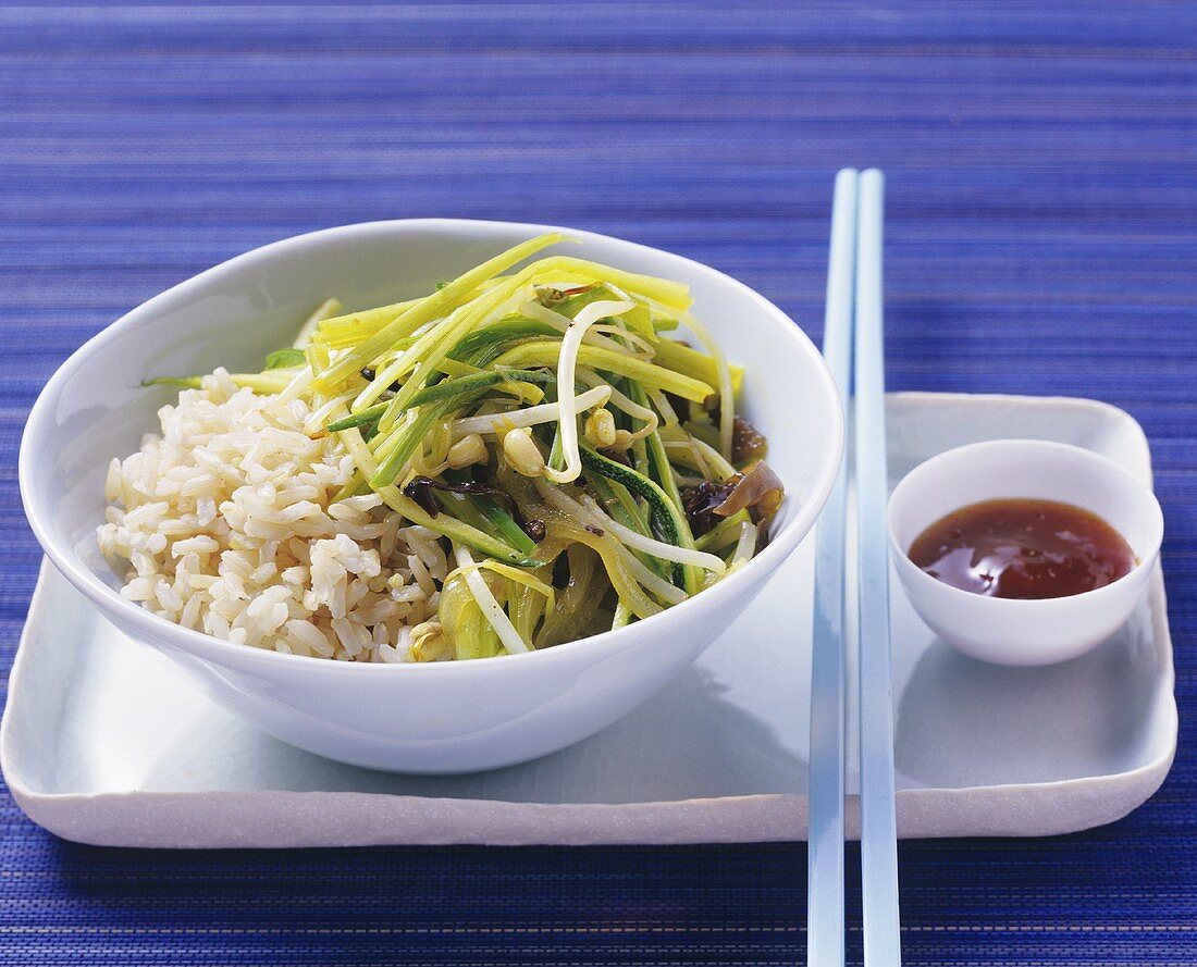 Chinese vegetable stir-fry with brown rice