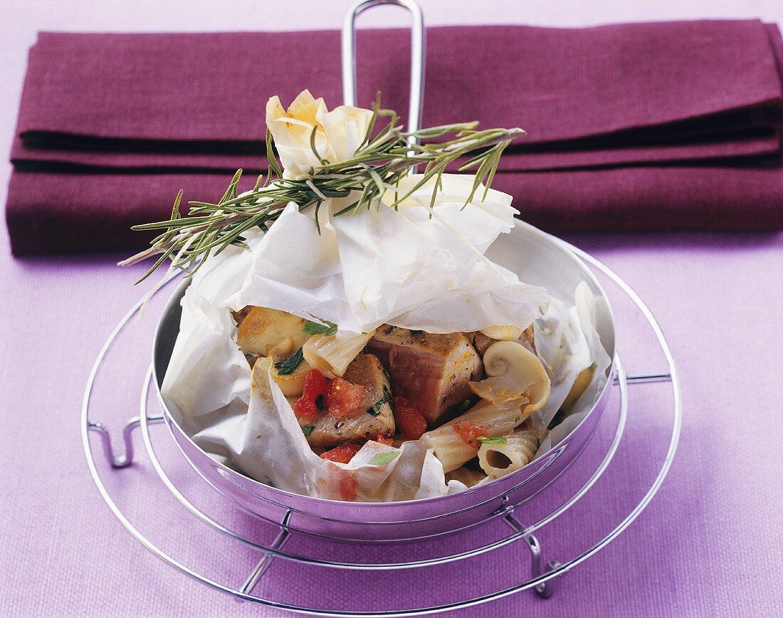 Tuna with spelt pasta and vegetables in parchment paper
