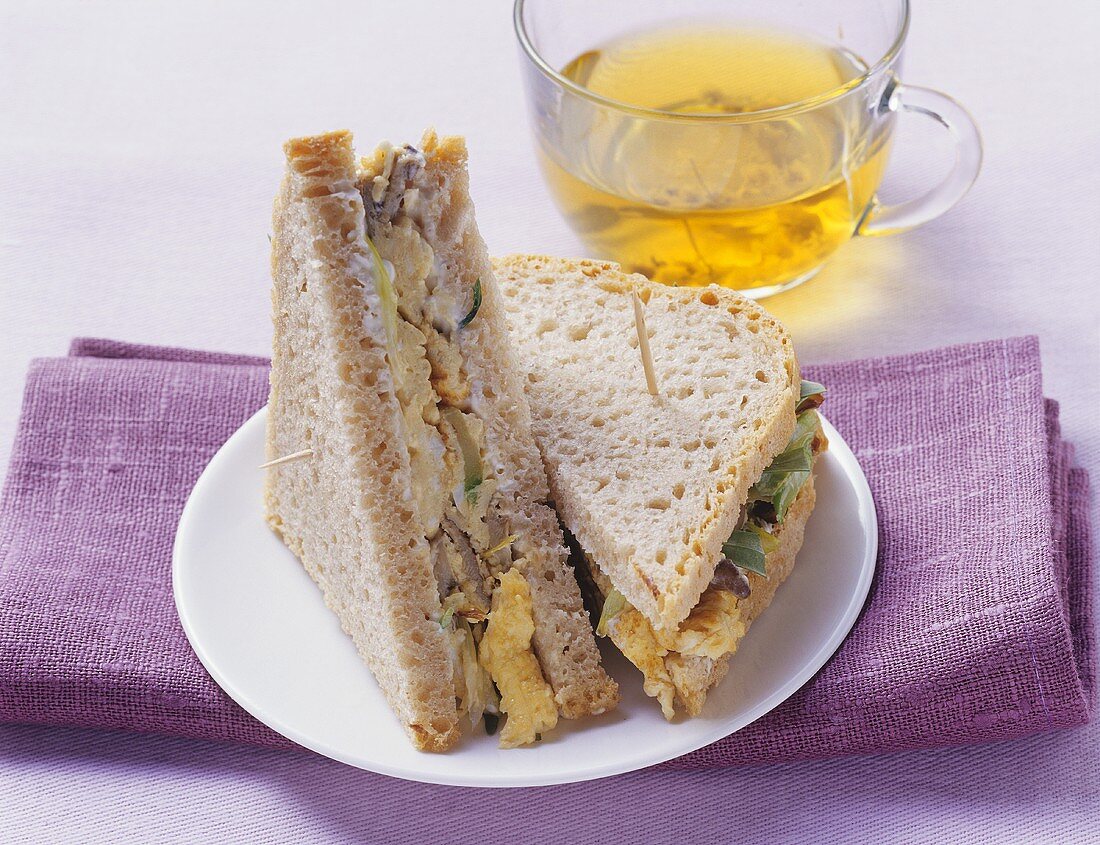 Veggie-Sandwich mit Mango, Tofu & Frischkäse
