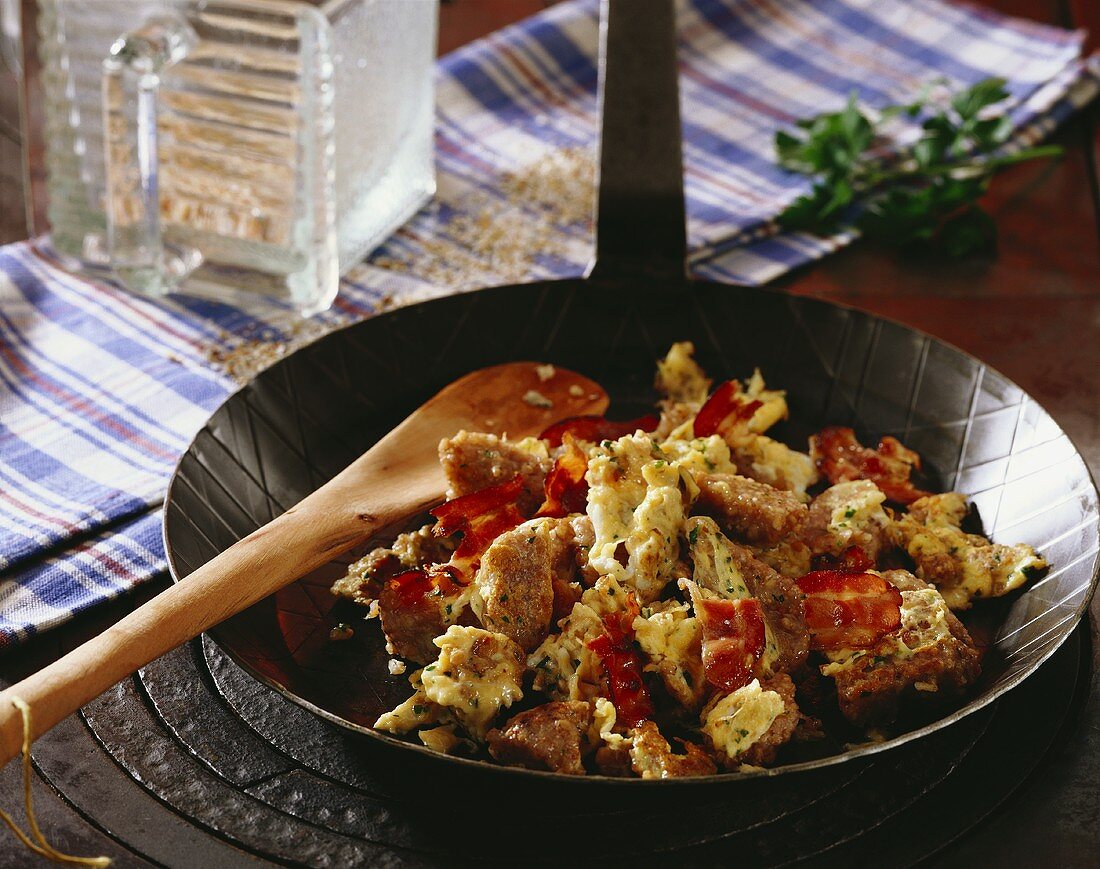 Häädeknäpp (Buchweizenknödel) mit Speck