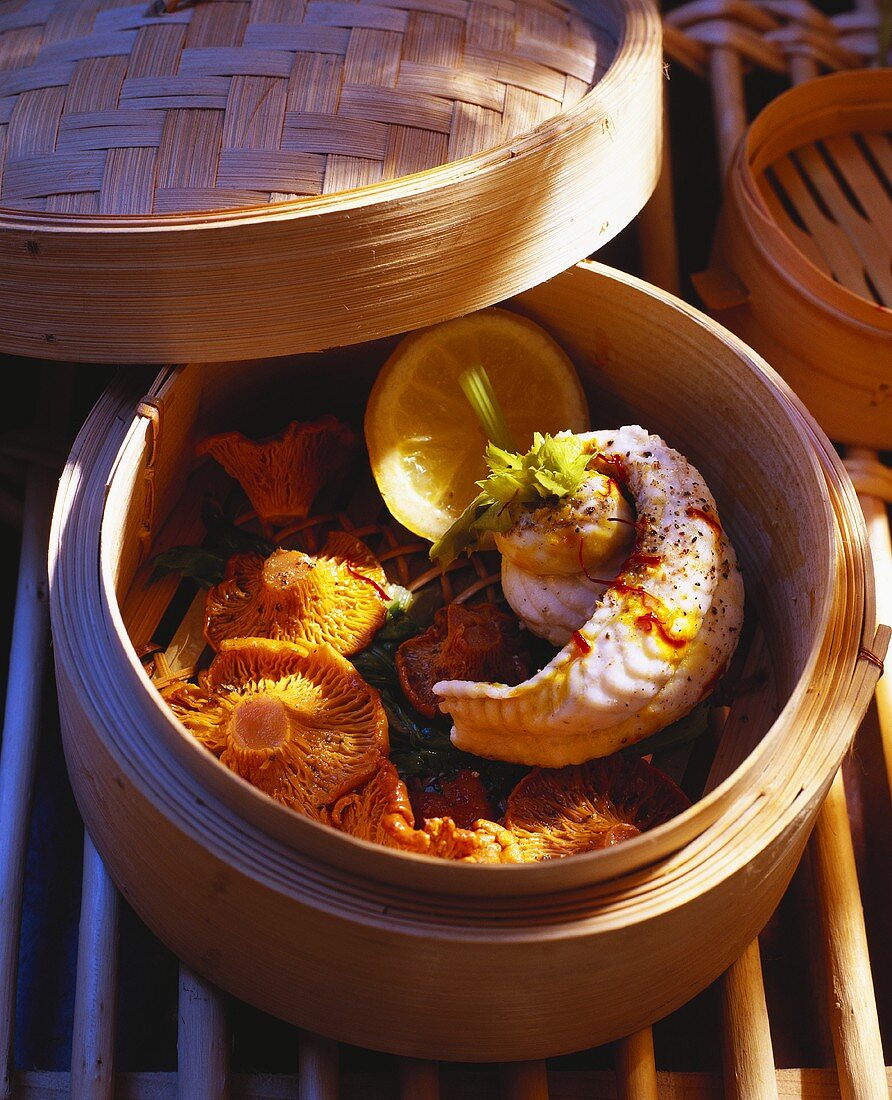 Sole roll with chanterelles cooked in a bamboo basket