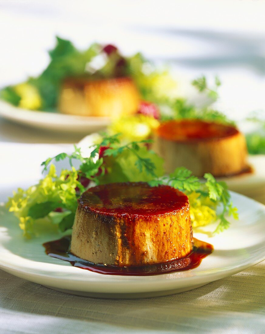 Gestürzte Gänselebercreme mit Portwein-Karamellsauce