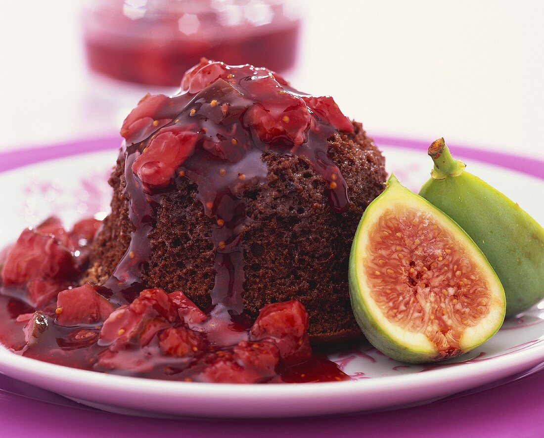 Chocolate pudding with fig sauce