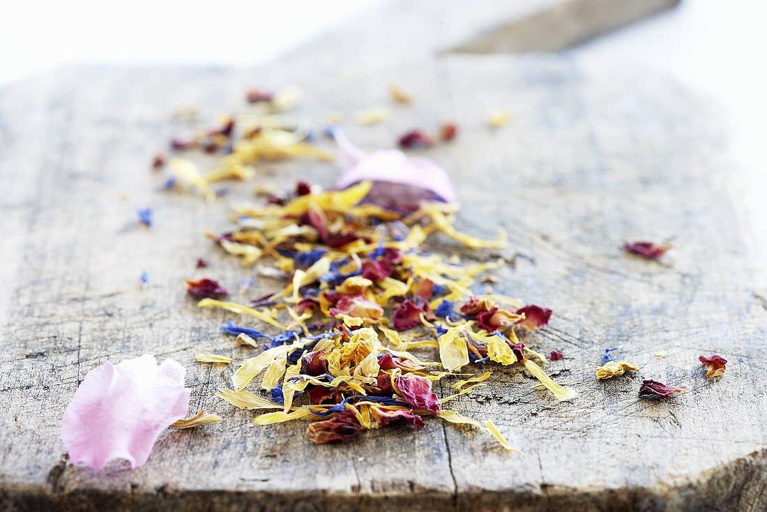 Dried edible flowers