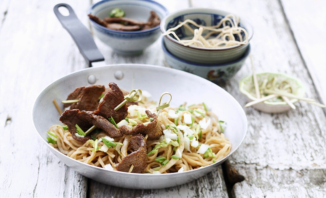 Gebratene Nudeln mit Rindfleisch (Asien)