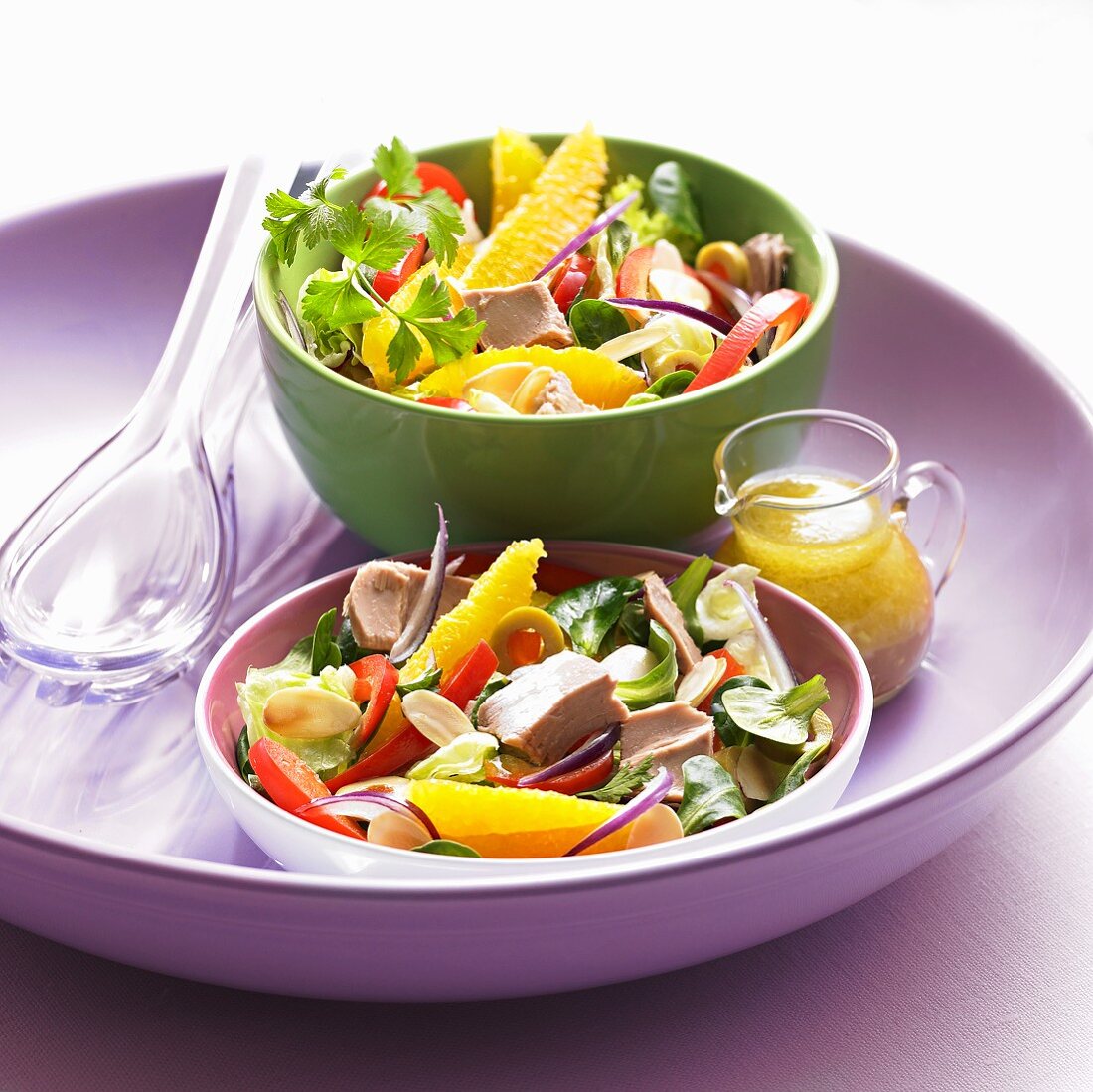 Thunfisch-Orangen-Salat mit Mandelblättchen