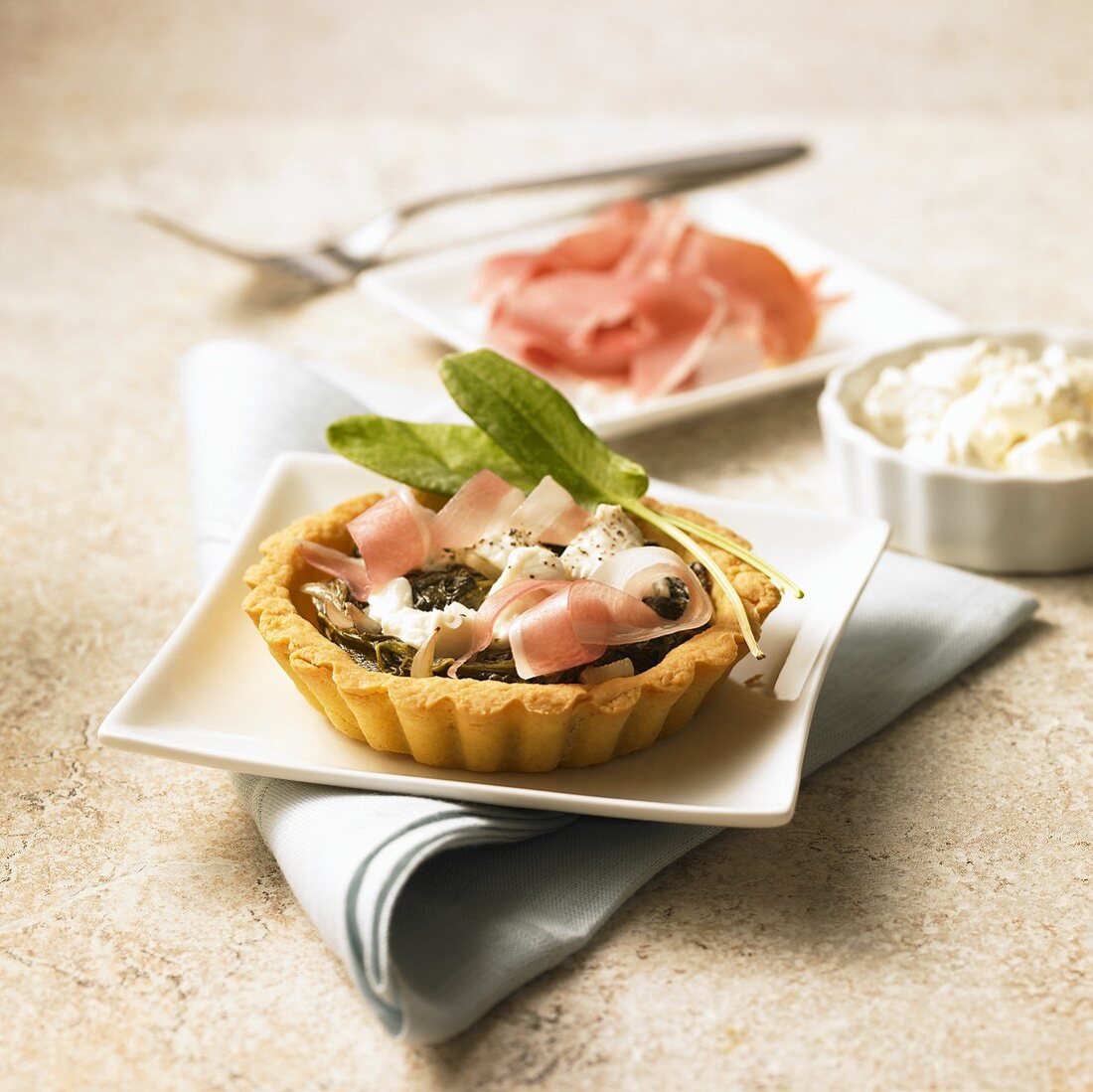 Tartlet with sorrel, parma ham and goat's cheese