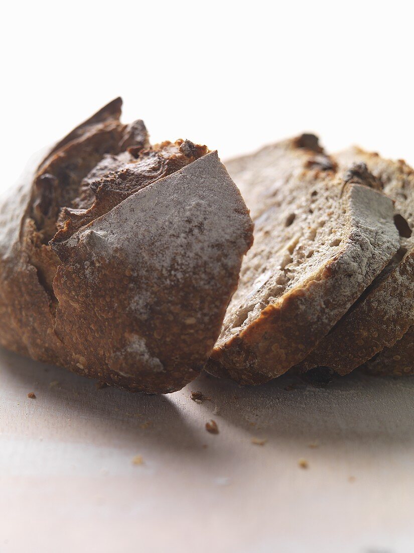 Bauernbrot aufgeschnitten