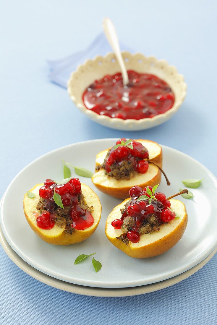 Bratäpfel mit Hähnchenleber, Walnüssen und Cranberries