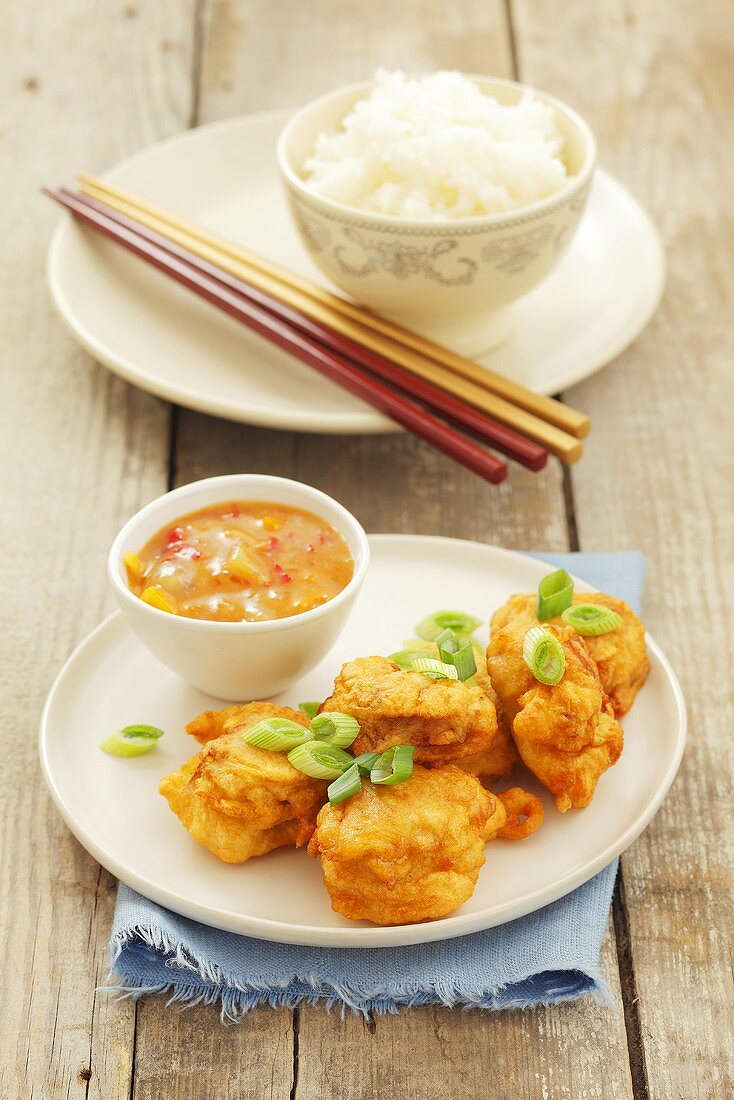 Frittiertes Schweinefleisch mit süsssaurer Sauce und Reis