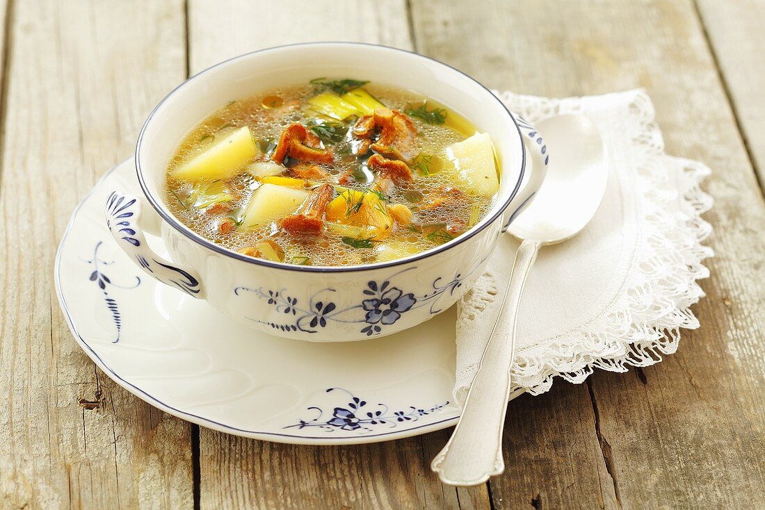 Potato soup with chanterelle mushrooms