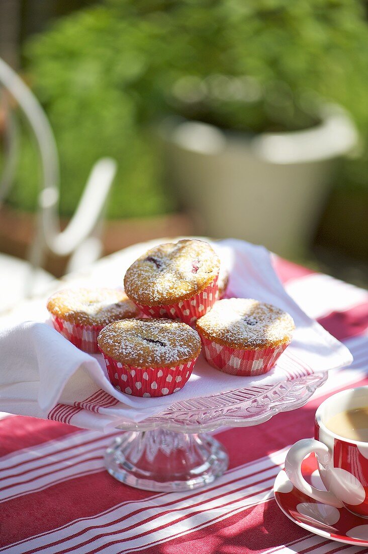 Mini muffins with cherries