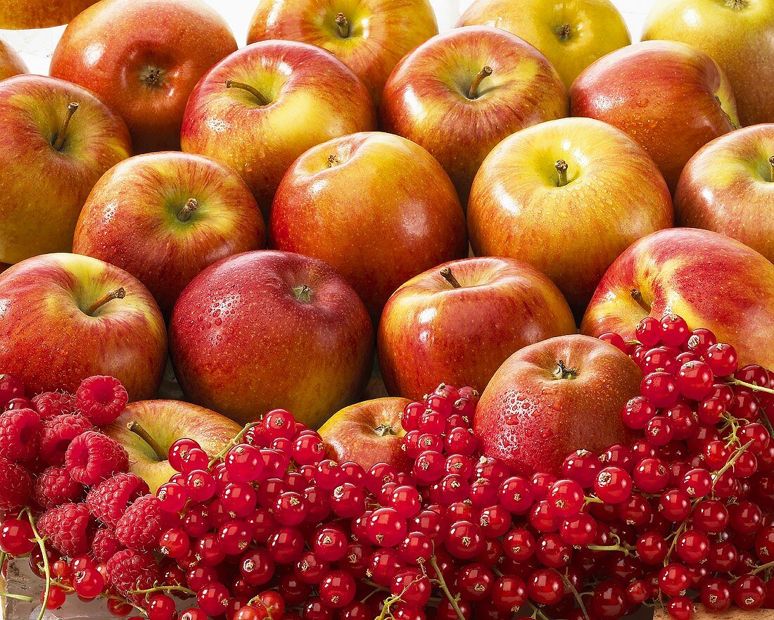 Äpfel und Beeren