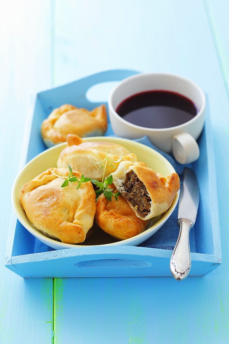 Yeast dough parcels stuffed with lentils and borscht (beetroot soup)