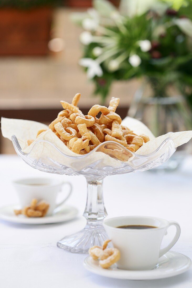 Crostoli e caffè (Schmalzgebäck, Italien)