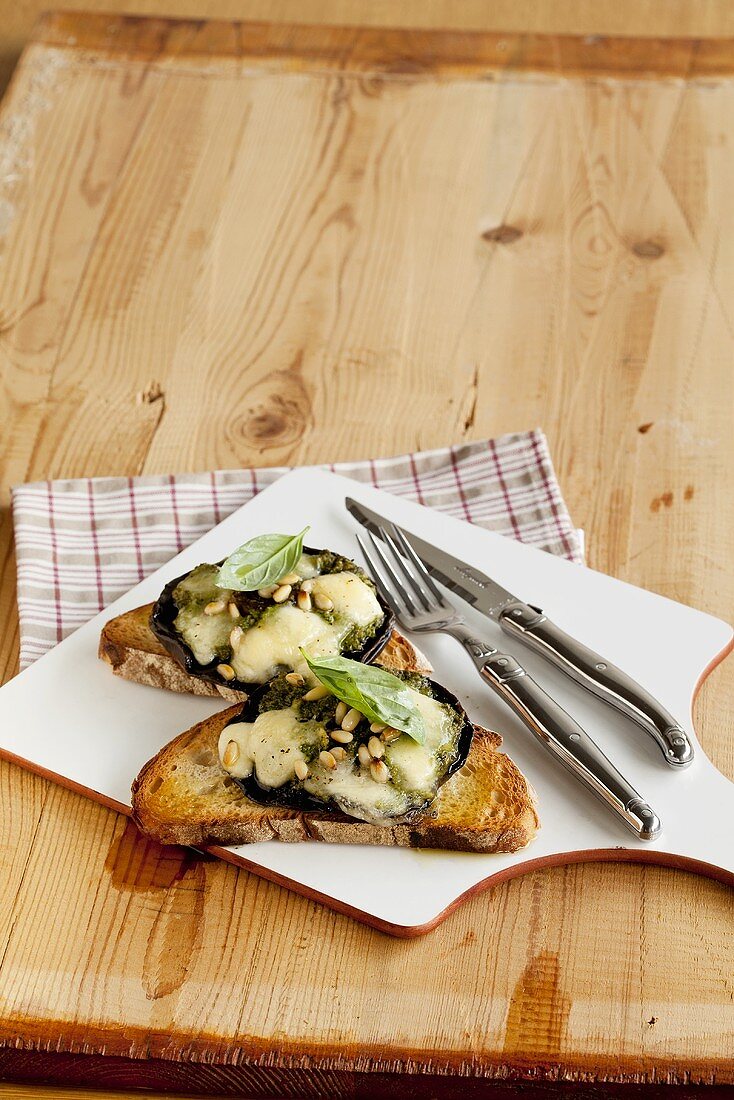 Crostini mit Portobello-Pilz und Mozzarella