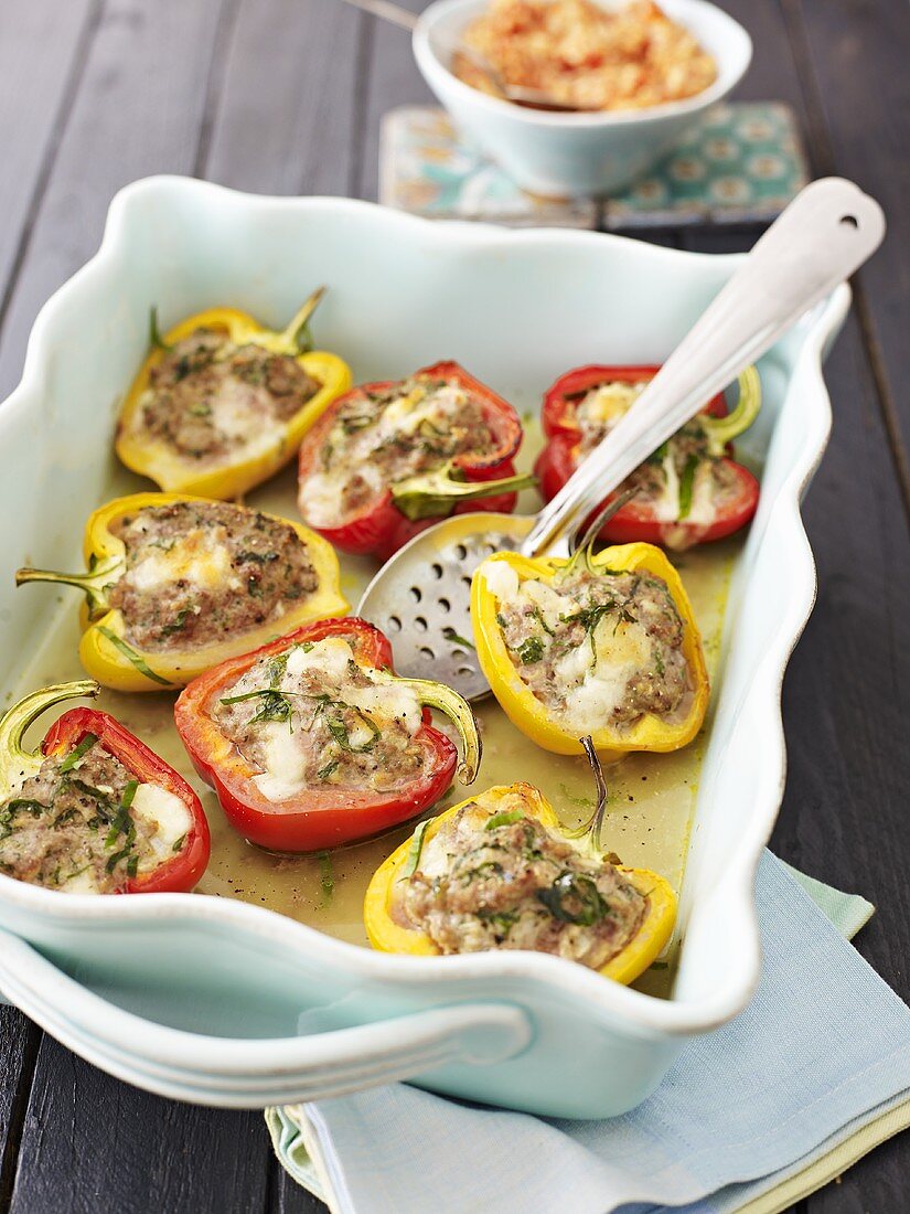Peppers stuffed with mozzarella, minced meat and chives