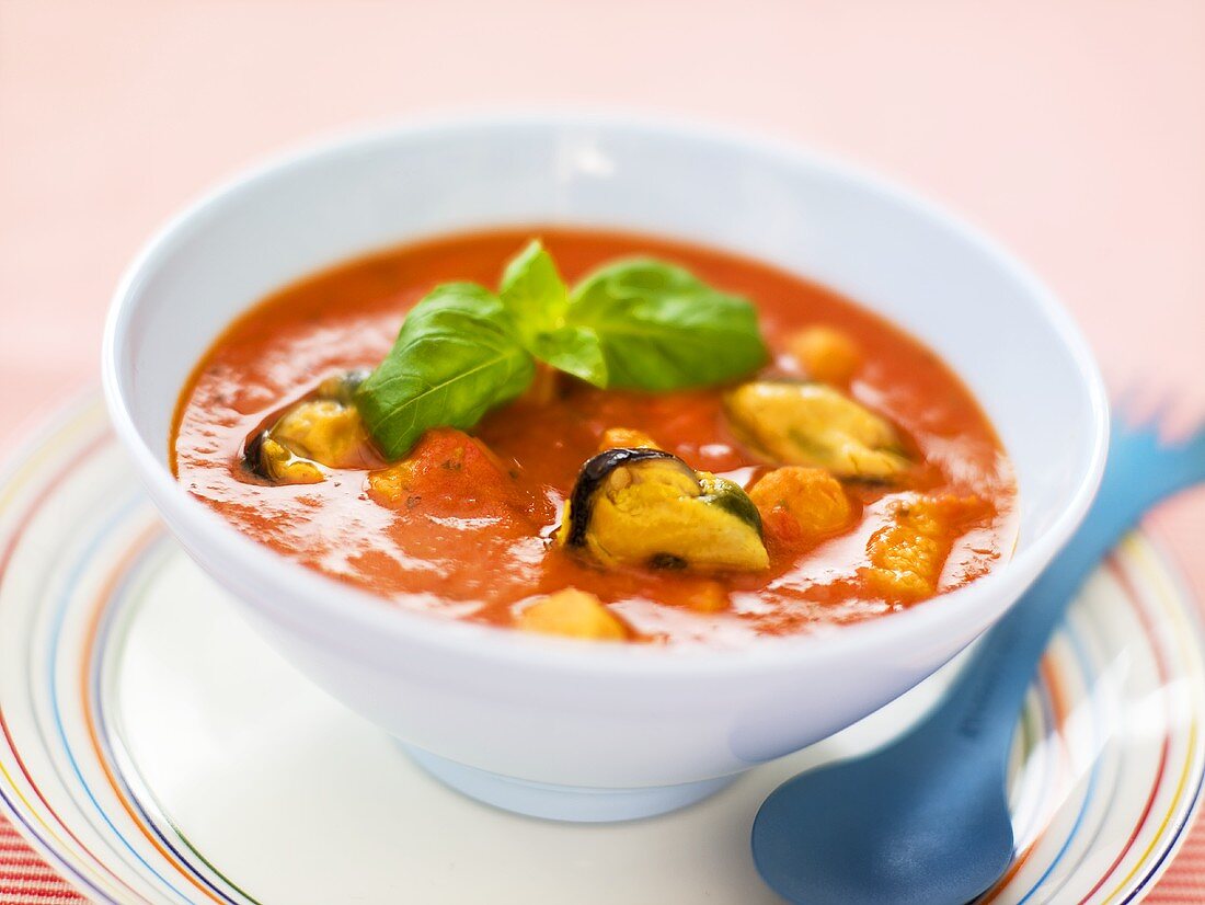 Tomato soup with mussels and salmon