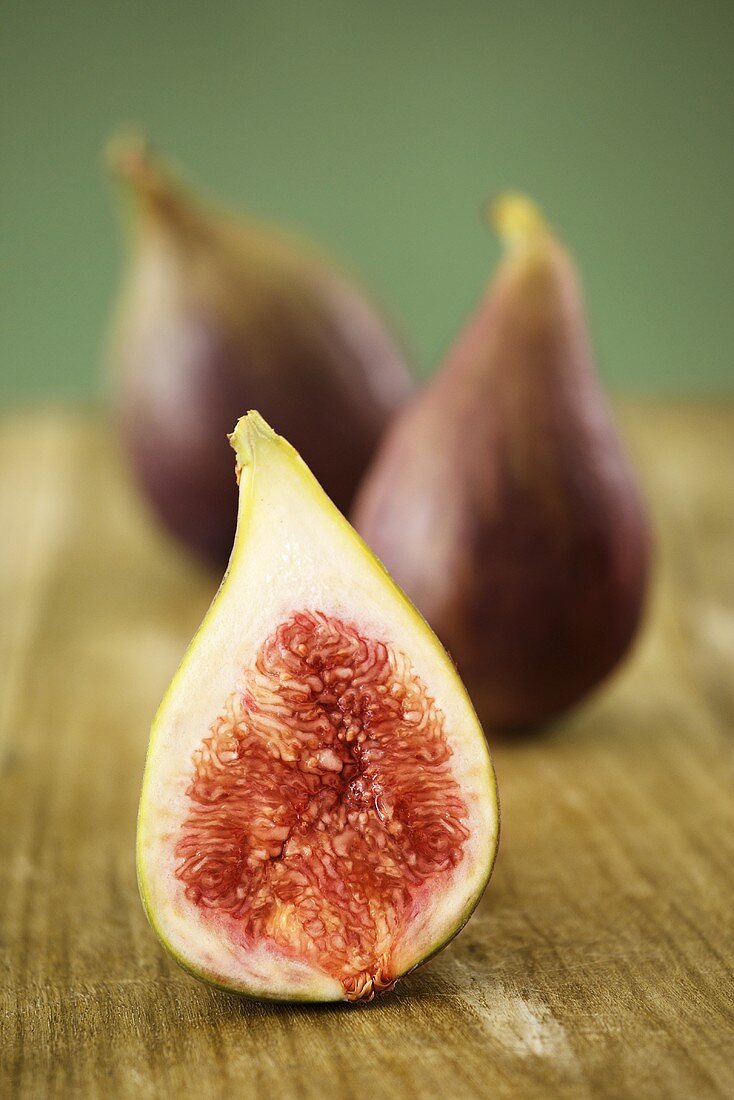 Figs, whole and halved