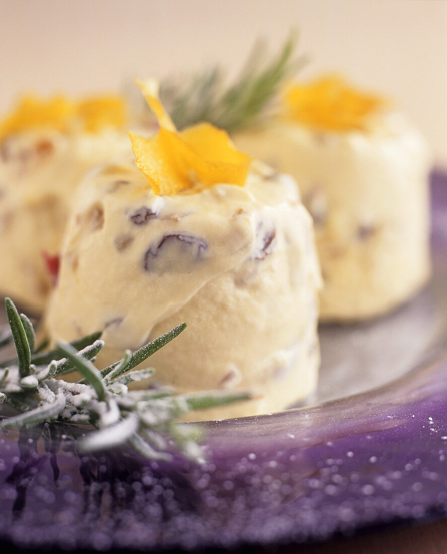 Frozen yoghurt with rosemary and candied fruit