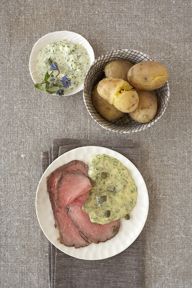 Slices of roast beef with potatoes, remoulade & herb sauce