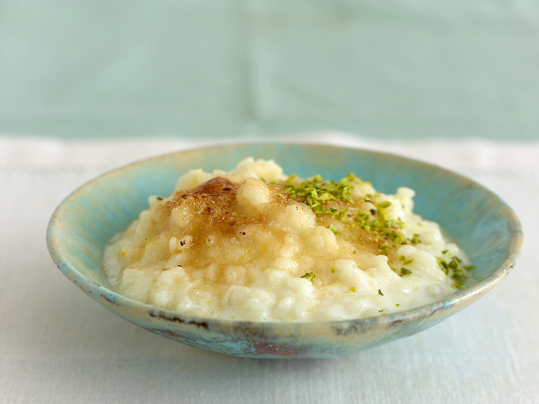 Caramelised rice pudding with cardamom in a ceramic dish