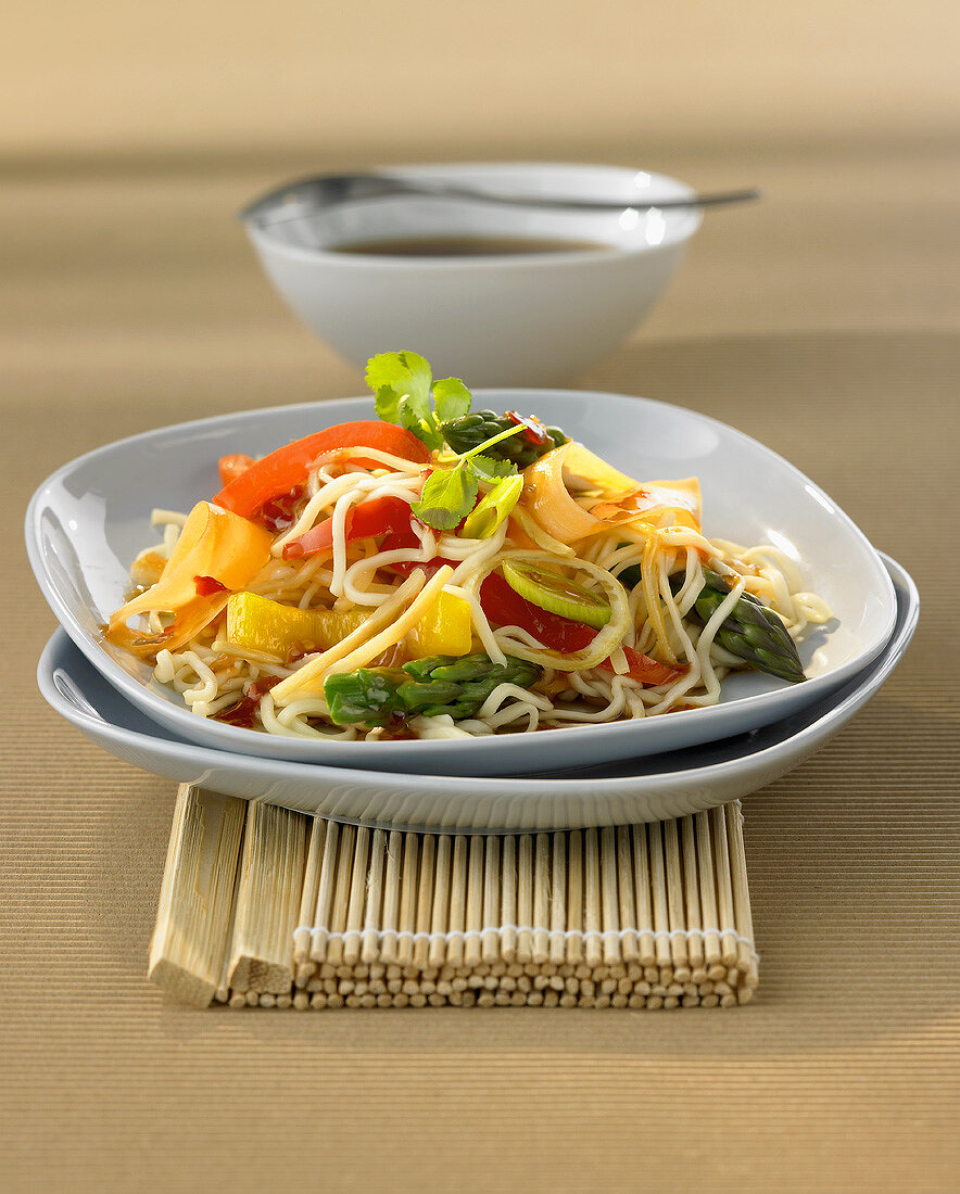 Chinese egg noodles with vegetables