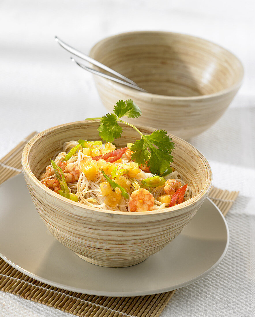 Rice noodles with shrimps and vegetables