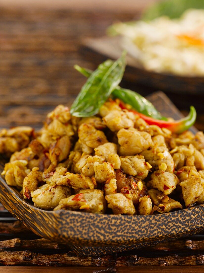 Phad Kai Kapprao (Hähnchen mit Chili und Basilikum, Thailand)