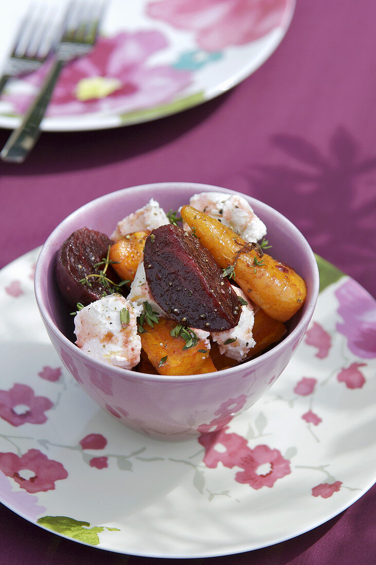Salad of baked beetroot and carrot with goat's cheese