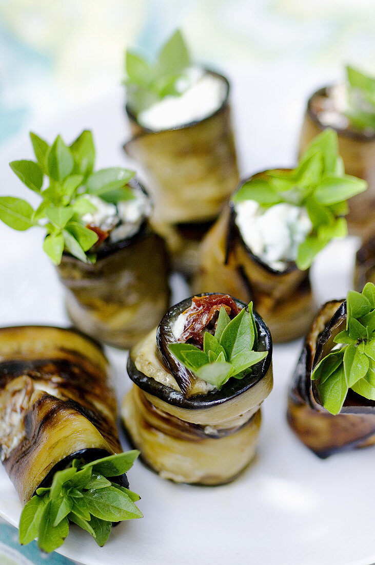 Fried aubergine rolls stuffed with goat's cheese